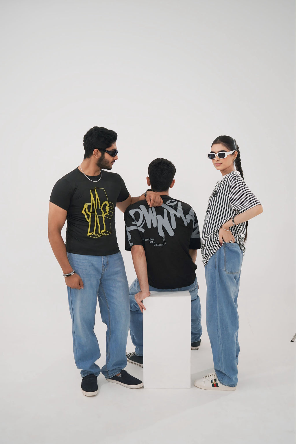 Comfortable unisex baggy jeans for everyday casual wear